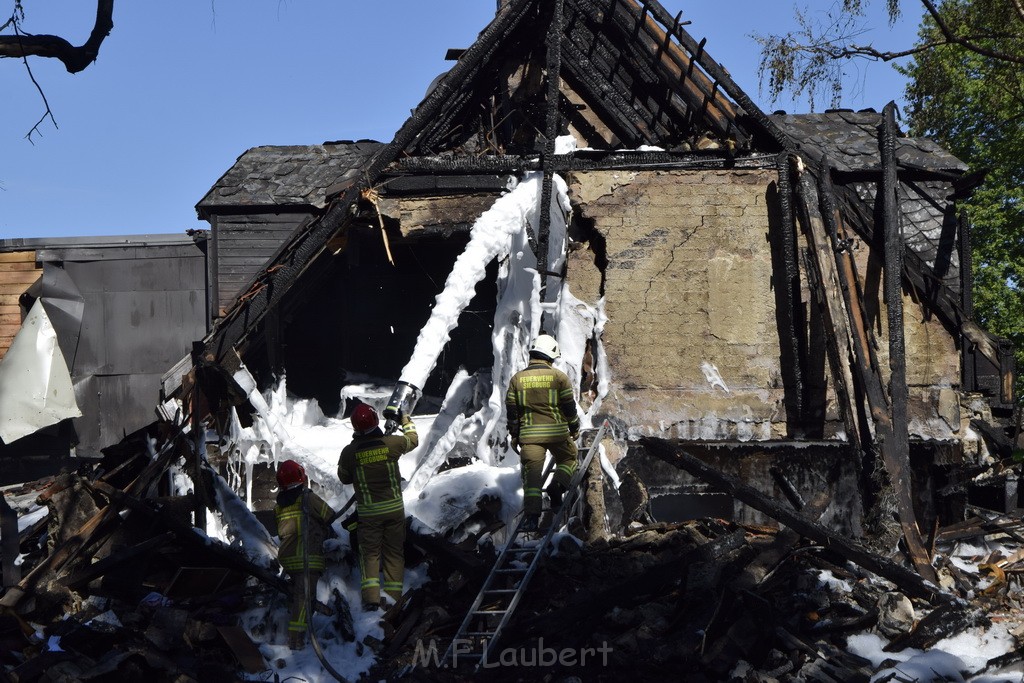 Grossfeuer Einfamilienhaus Siegburg Muehlengrabenstr P1381.JPG - Miklos Laubert